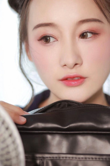 帅哥和美女靠逼